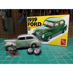 Model Plastikowy - Samochód 1:25 1939 Ford Tutor Sedan Street Rod Series Car - AMT1434